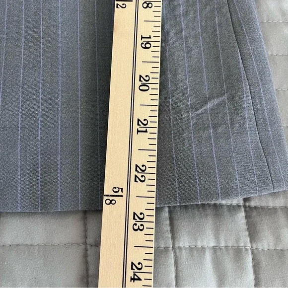 Banana Republic Women's Gray Pinstripe Blazer Size 6 - Picture 11 of 12